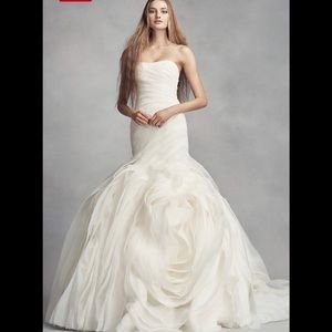 Pre-owned Vera Wang Wedding Dress.
